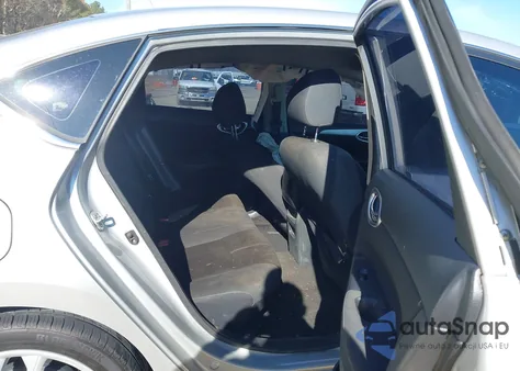 2015 Nissan Sentra S z USA, uszkodzony, nr VIN 3N1AB7APXFY368318